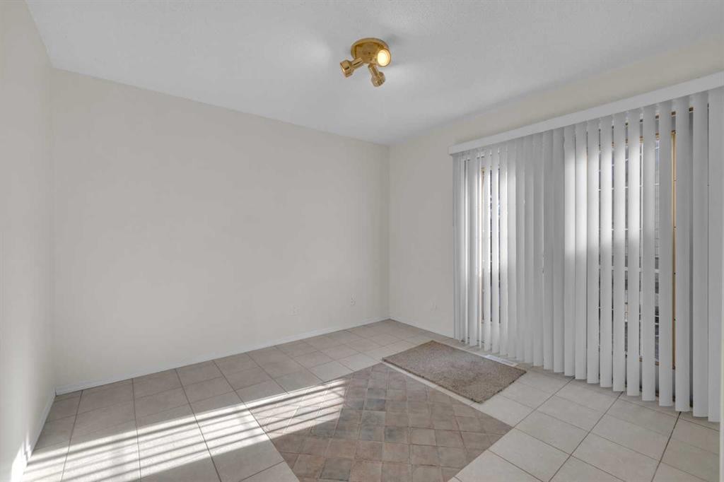 6157 Hamilton Drive, Red Deer, AB - Indoor Photo Showing Other Room