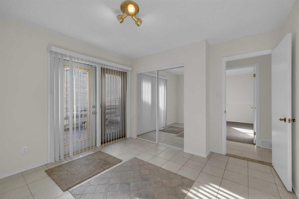 6157 Hamilton Drive, Red Deer, AB - Indoor Photo Showing Other Room