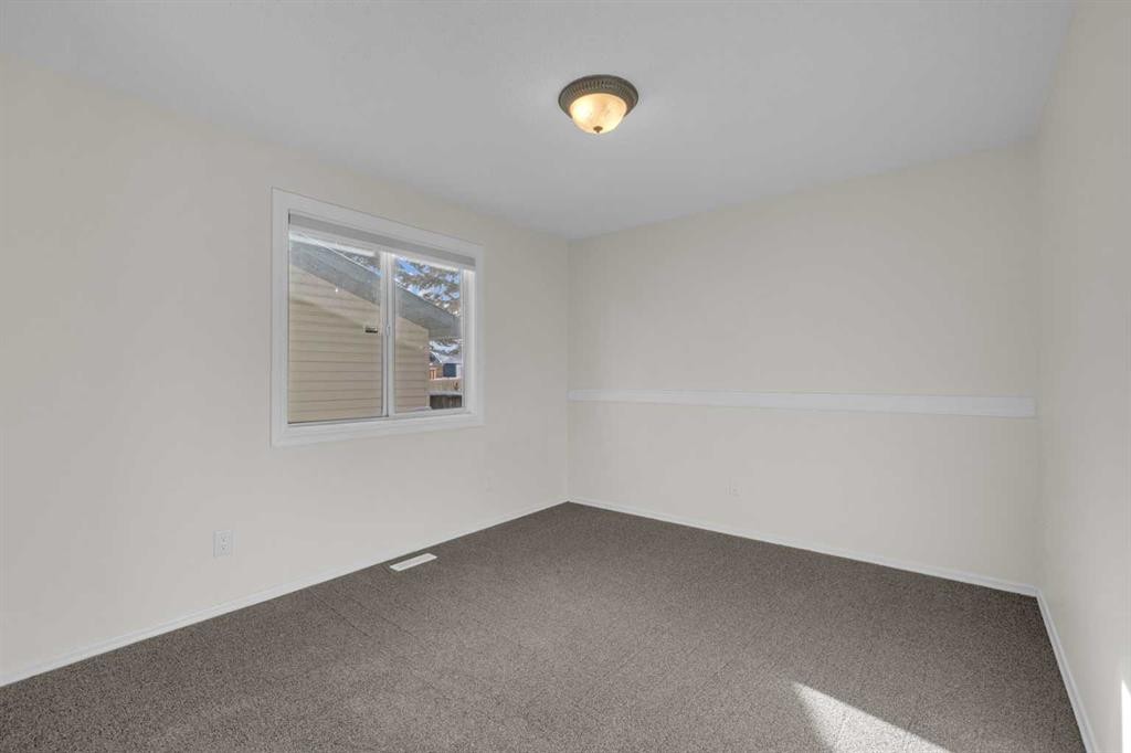 6157 Hamilton Drive, Red Deer, AB - Indoor Photo Showing Other Room