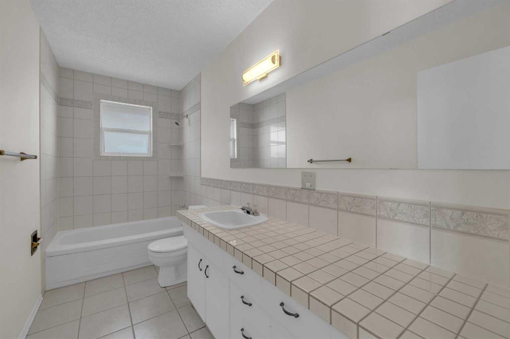 6157 Hamilton Drive, Red Deer, AB - Indoor Photo Showing Bathroom