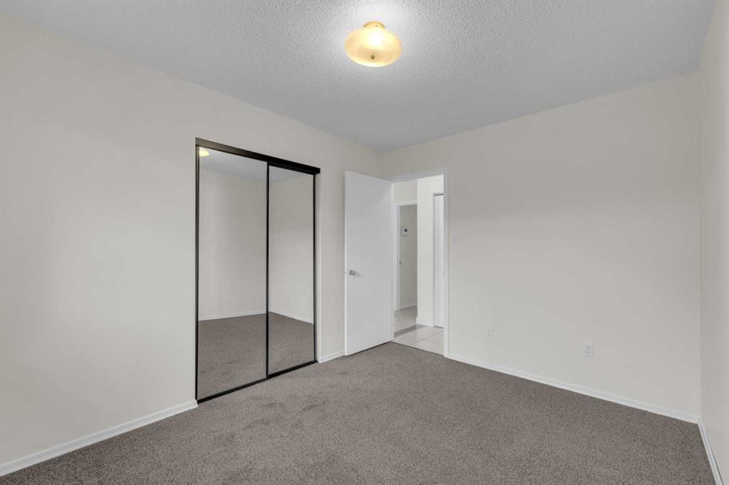 6157 Hamilton Drive, Red Deer, AB - Indoor Photo Showing Other Room