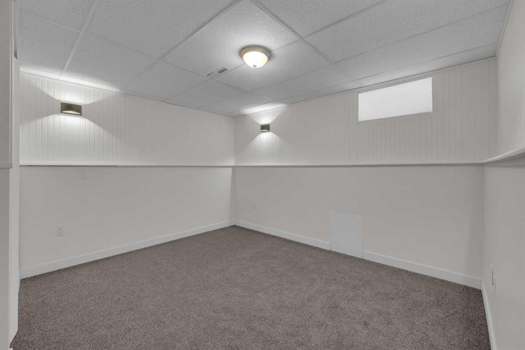 6157 Hamilton Drive, Red Deer, AB - Indoor Photo Showing Other Room