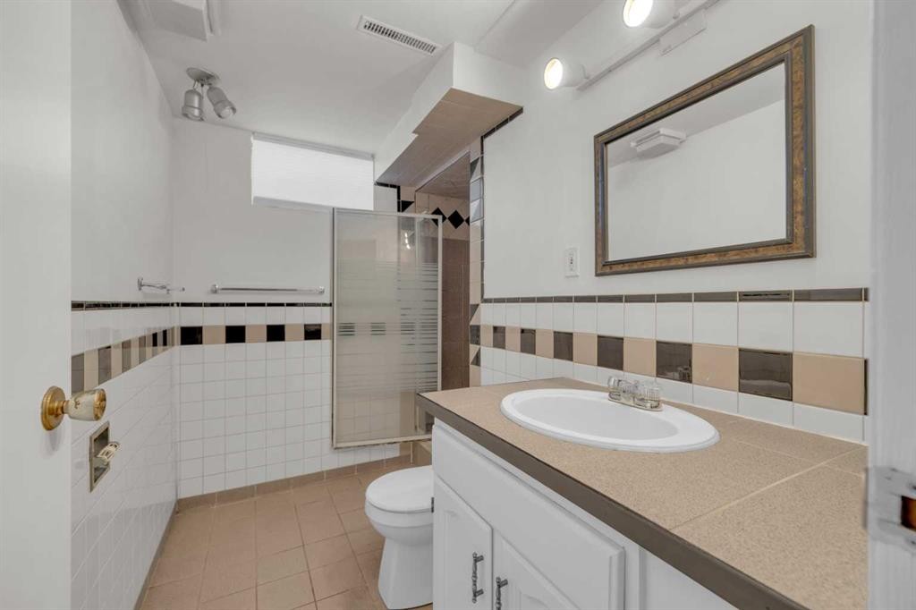 6157 Hamilton Drive, Red Deer, AB - Indoor Photo Showing Bathroom