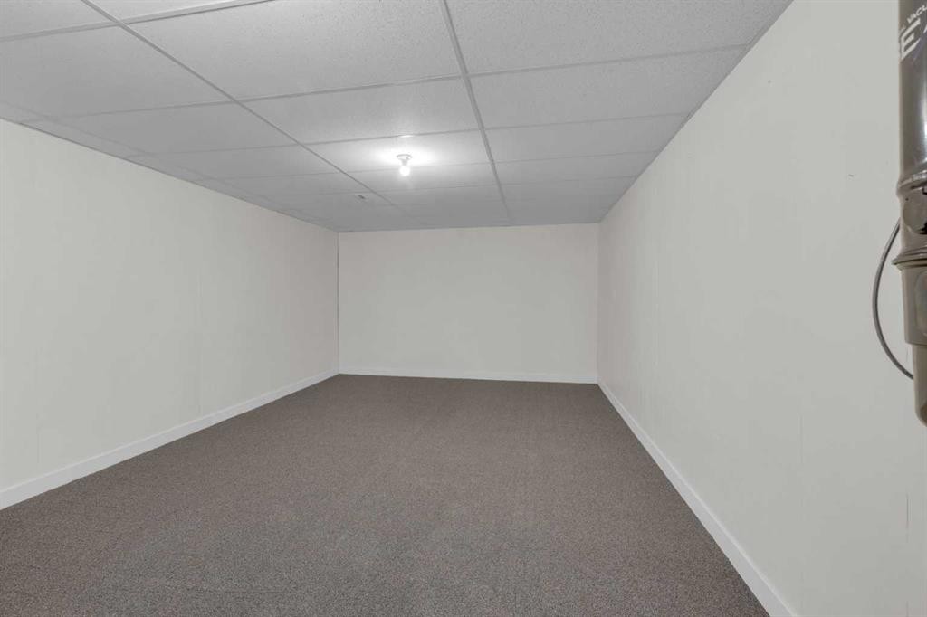 6157 Hamilton Drive, Red Deer, AB - Indoor Photo Showing Other Room