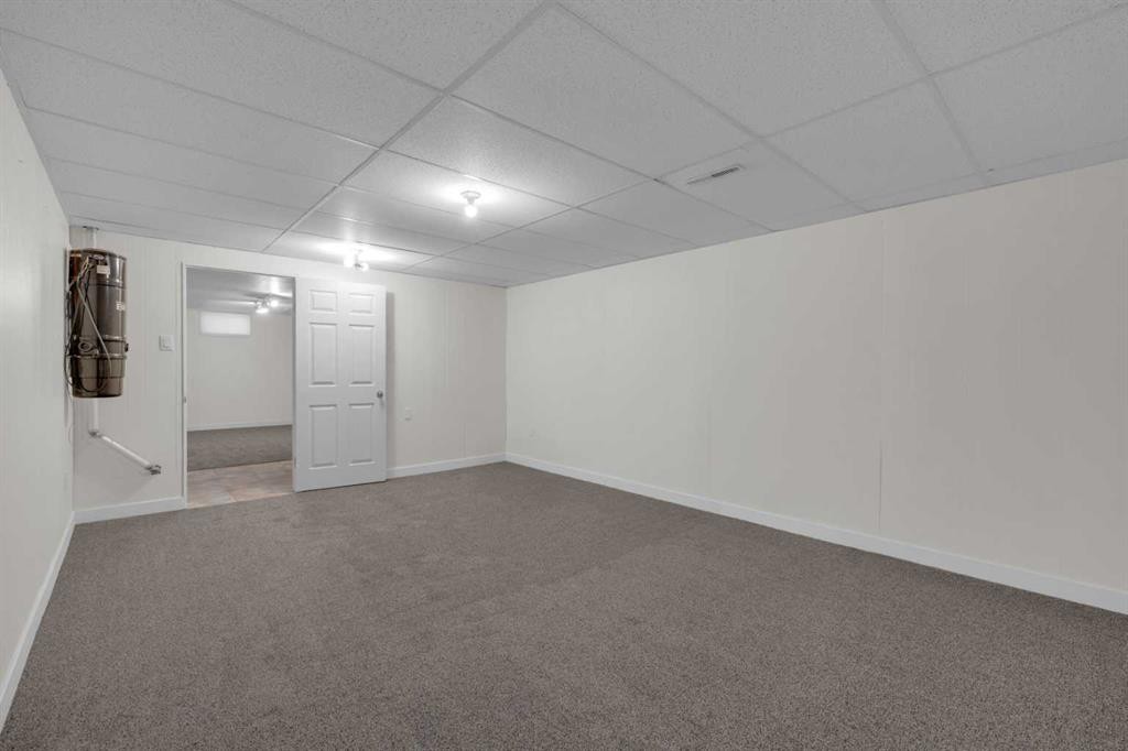 6157 Hamilton Drive, Red Deer, AB - Indoor Photo Showing Other Room