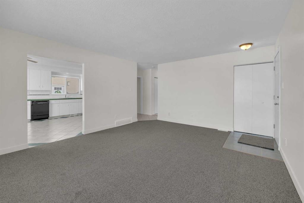 6157 Hamilton Drive, Red Deer, AB - Indoor Photo Showing Other Room