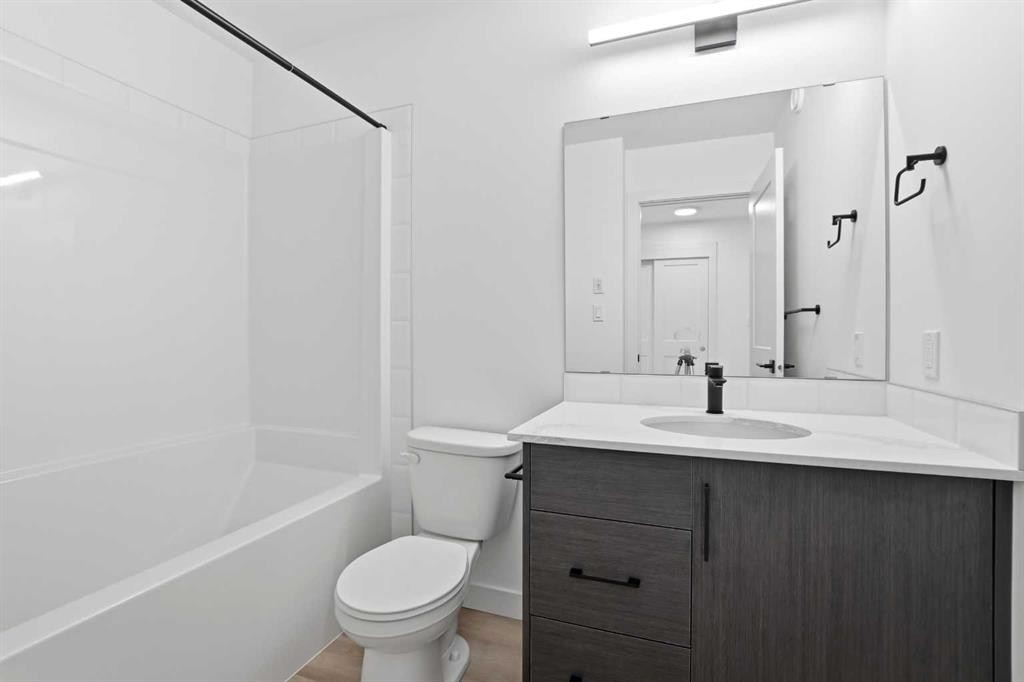 41 Violet Point, Sylvan Lake, AB - Indoor Photo Showing Bathroom