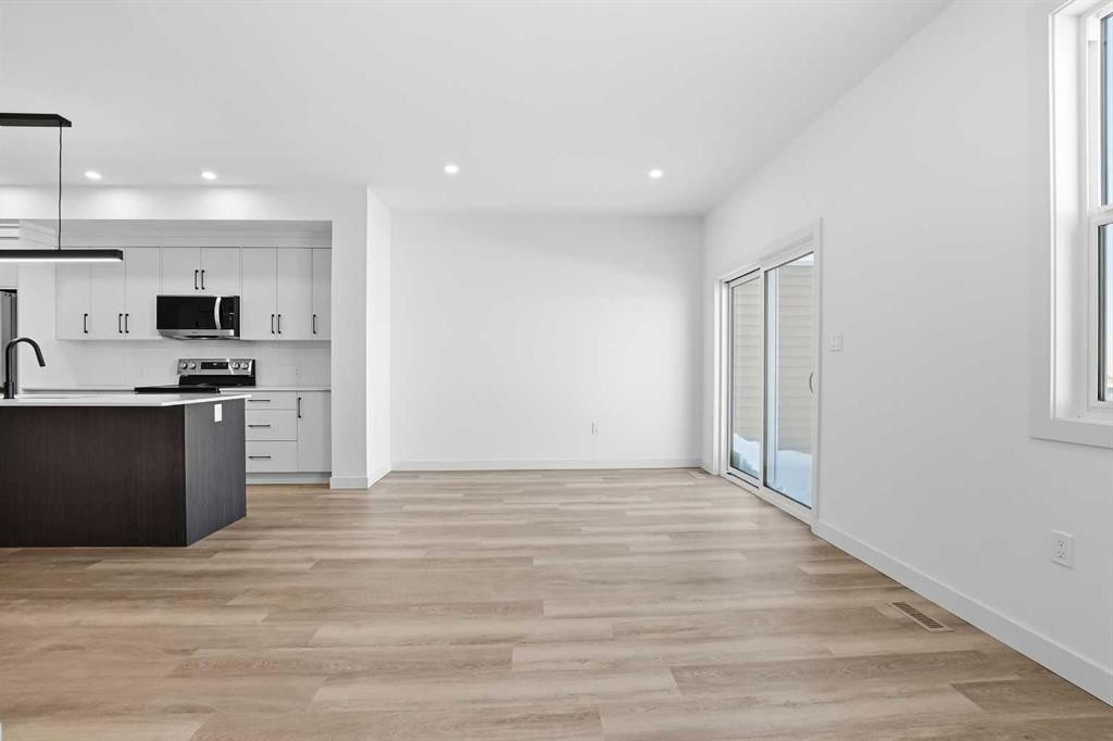 41 Violet Point, Sylvan Lake, AB - Indoor Photo Showing Kitchen