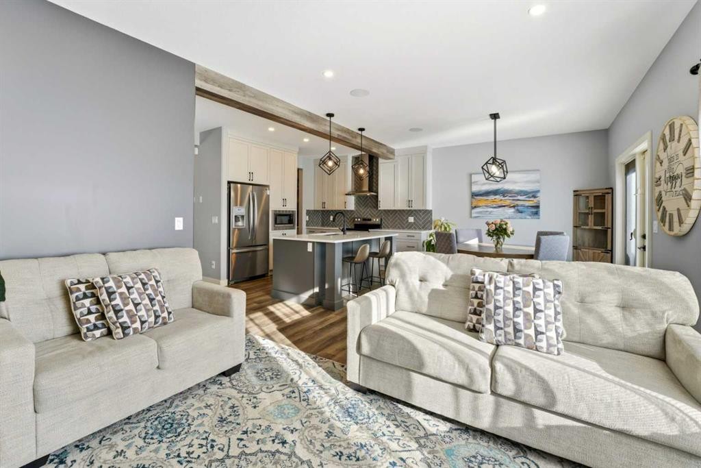 20 Cole Way, Sylvan Lake, AB - Indoor Photo Showing Living Room