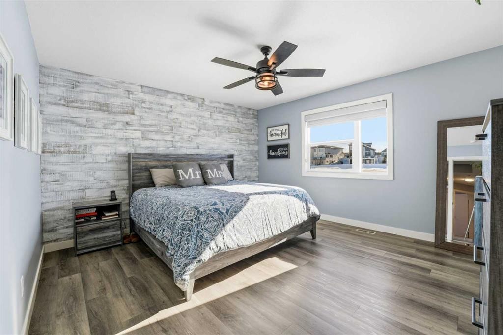 20 Cole Way, Sylvan Lake, AB - Indoor Photo Showing Bedroom