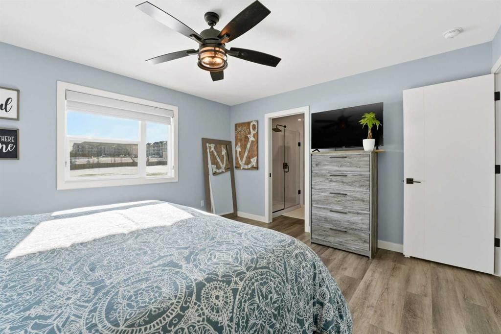20 Cole Way, Sylvan Lake, AB - Indoor Photo Showing Bedroom