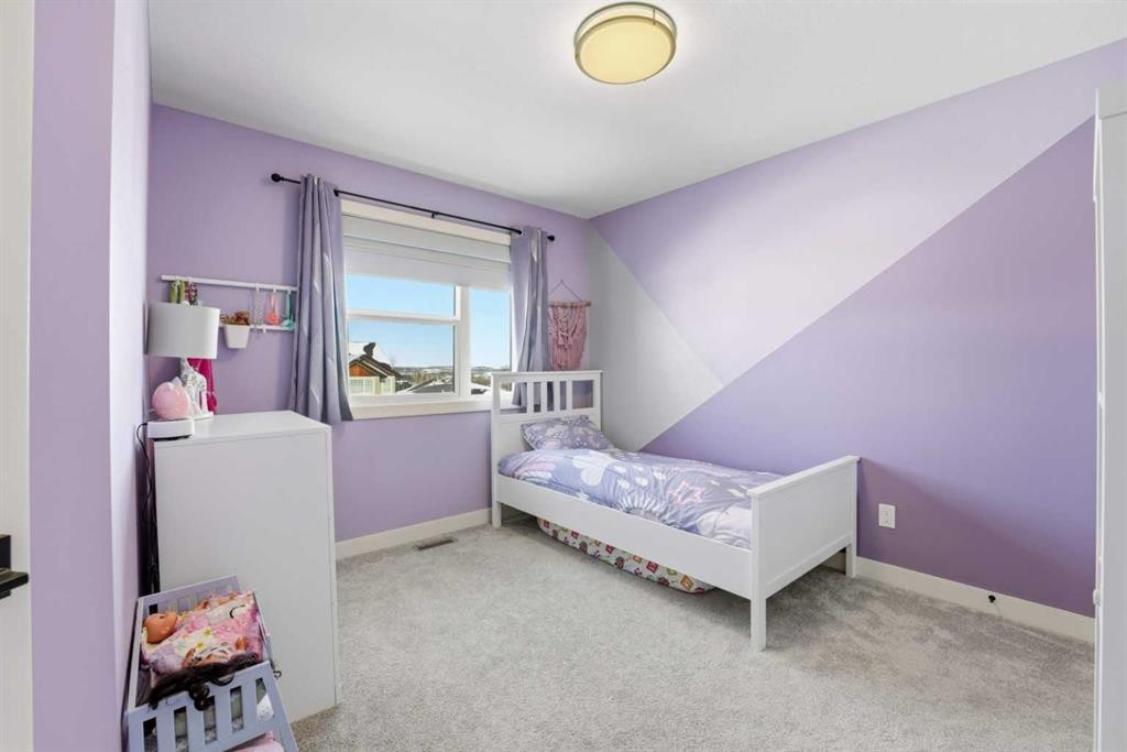 20 Cole Way, Sylvan Lake, AB - Indoor Photo Showing Bedroom