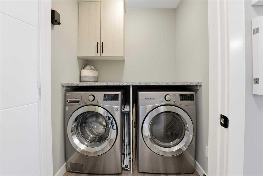 20 Cole Way, Sylvan Lake, AB - Indoor Photo Showing Laundry Room