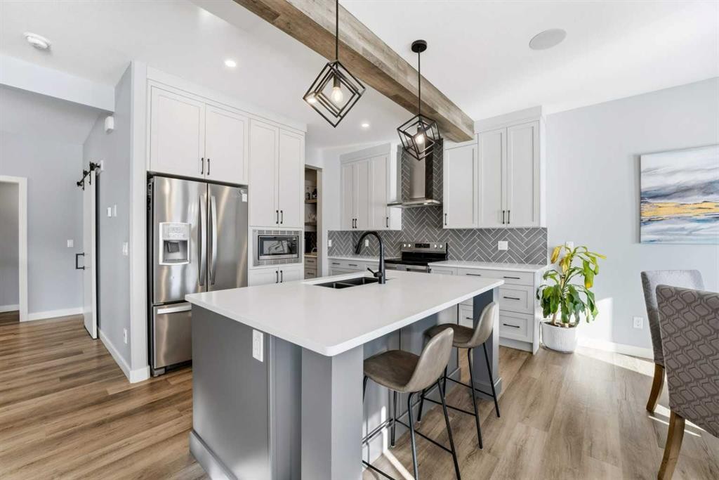 20 Cole Way, Sylvan Lake, AB - Indoor Photo Showing Kitchen With Upgraded Kitchen