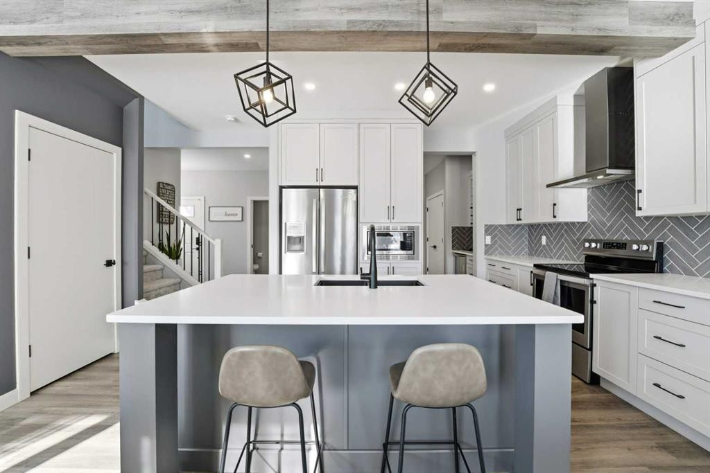 20 Cole Way, Sylvan Lake, AB - Indoor Photo Showing Kitchen With Upgraded Kitchen