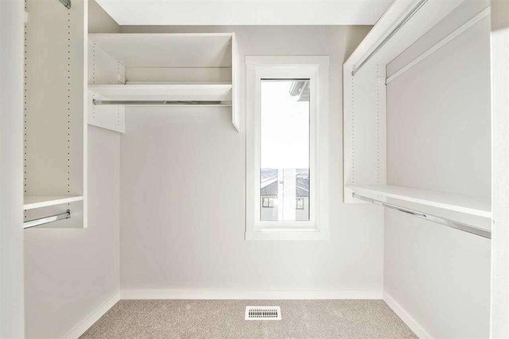 358 Heritage Boulevard, Cochrane, AB - Indoor Photo Showing Other Room