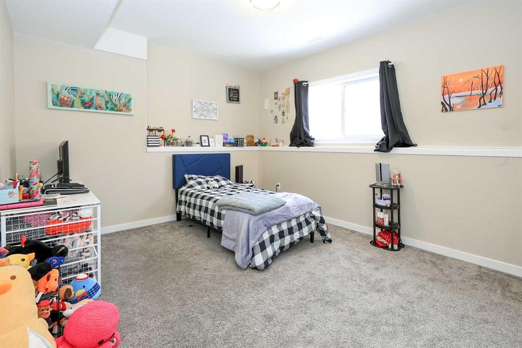 267 Lancaster Drive, Red Deer, AB - Indoor Photo Showing Bedroom