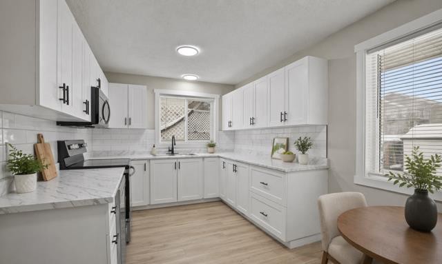 4108 53 Avenue, Innisfail, AB - Indoor Photo Showing Kitchen