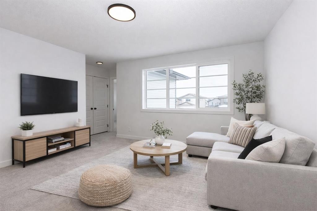 12 Trinity Street, Lacombe, AB - Indoor Photo Showing Living Room