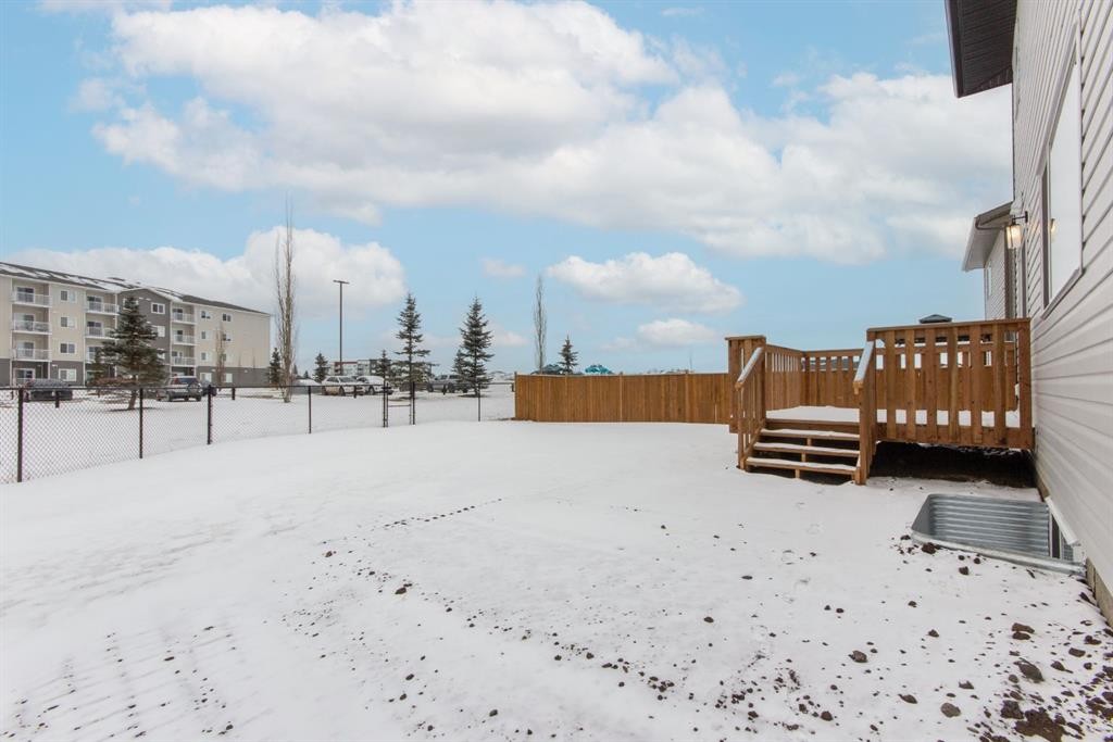 12 Trinity Street, Lacombe, AB - Outdoor