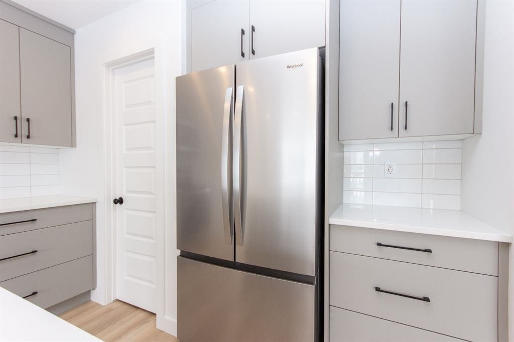 12 Trinity Street, Lacombe, AB - Indoor Photo Showing Kitchen With Stainless Steel Kitchen