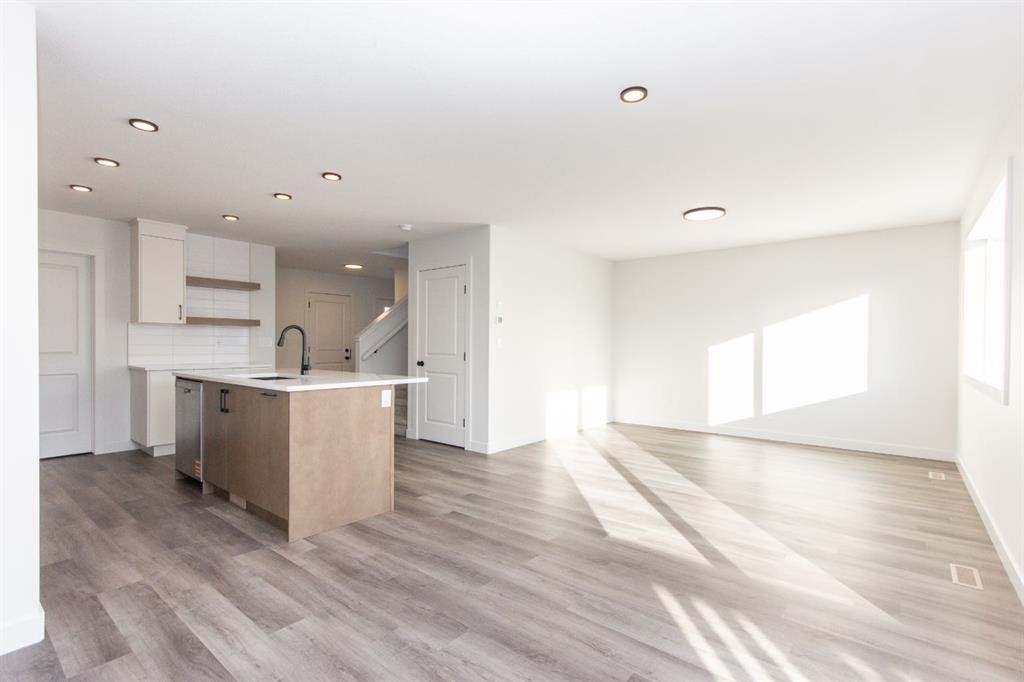 17 Trinity Street, Lacombe, AB - Indoor Photo Showing Kitchen