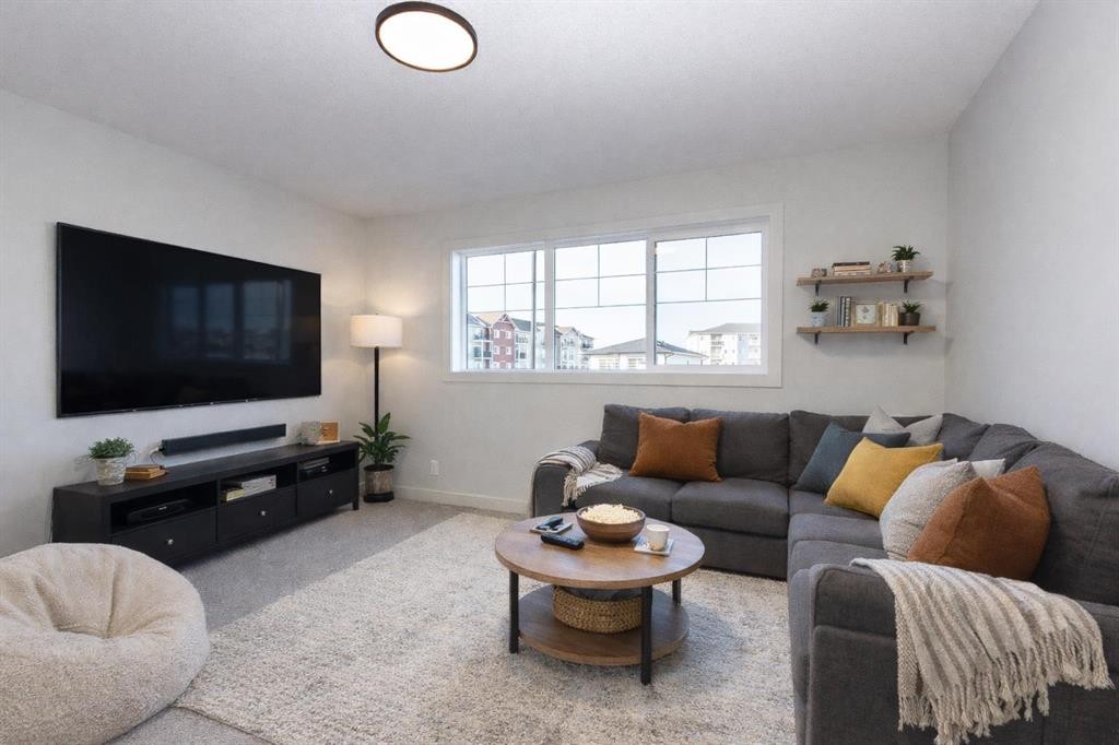 17 Trinity Street, Lacombe, AB - Indoor Photo Showing Living Room