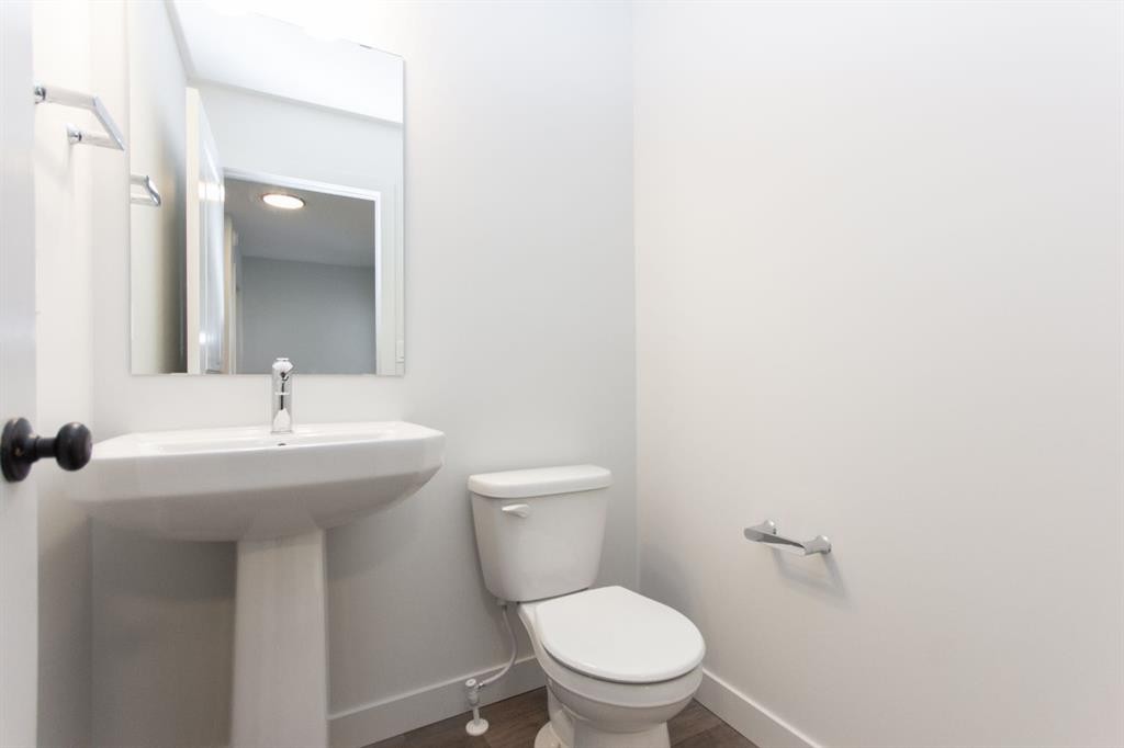17 Trinity Street, Lacombe, AB - Indoor Photo Showing Bathroom