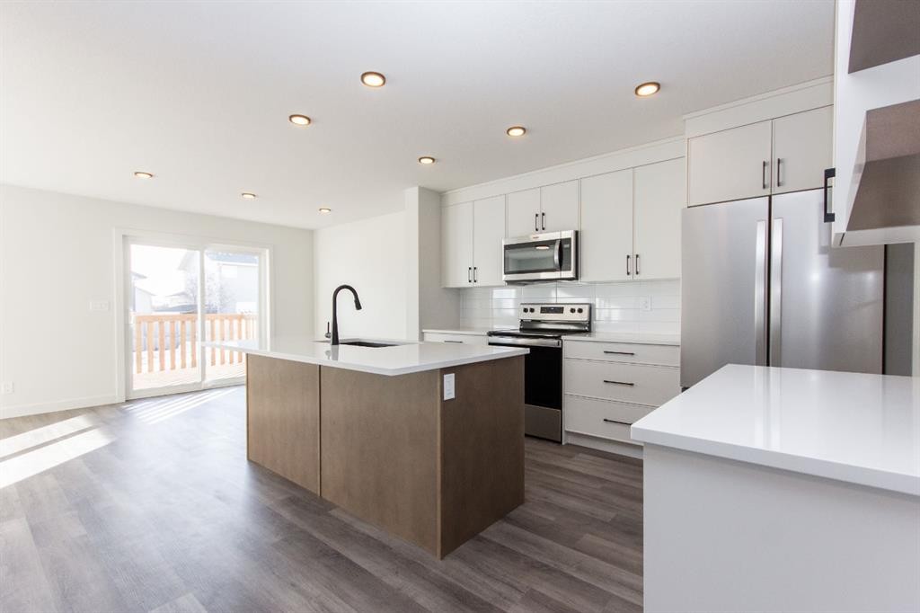 17 Trinity Street, Lacombe, AB - Indoor Photo Showing Kitchen With Stainless Steel Kitchen With Upgraded Kitchen