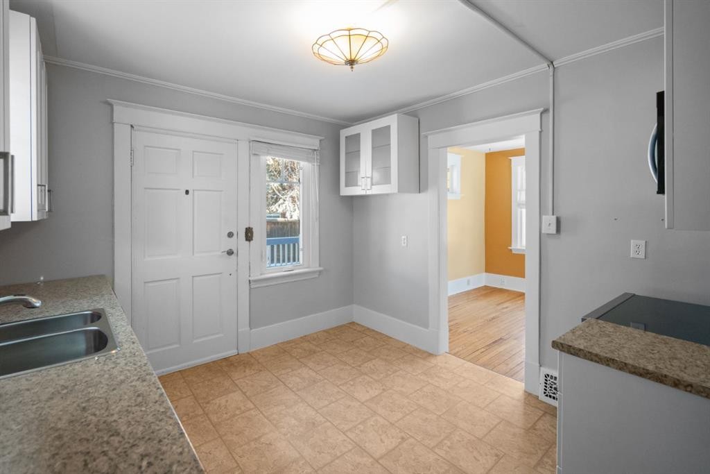 5318 49 Avenue, Camrose, AB - Indoor Photo Showing Kitchen With Double Sink