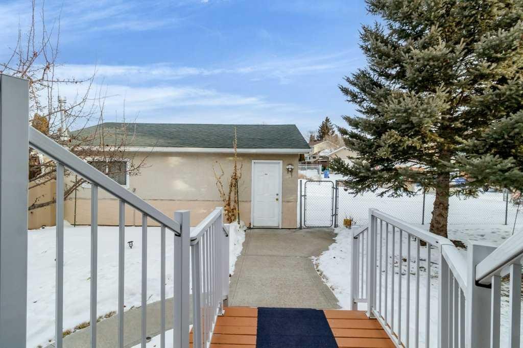 51 Phelan Close, Red Deer, AB - Outdoor