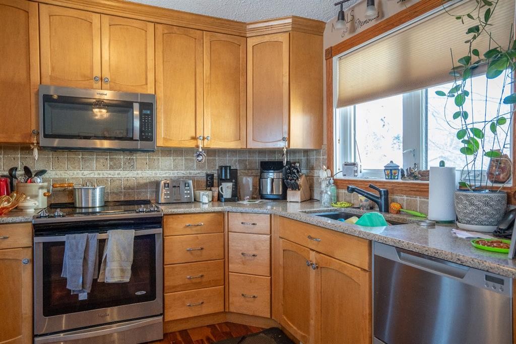 4908 47Th Street, Clive, AB - Indoor Photo Showing Kitchen