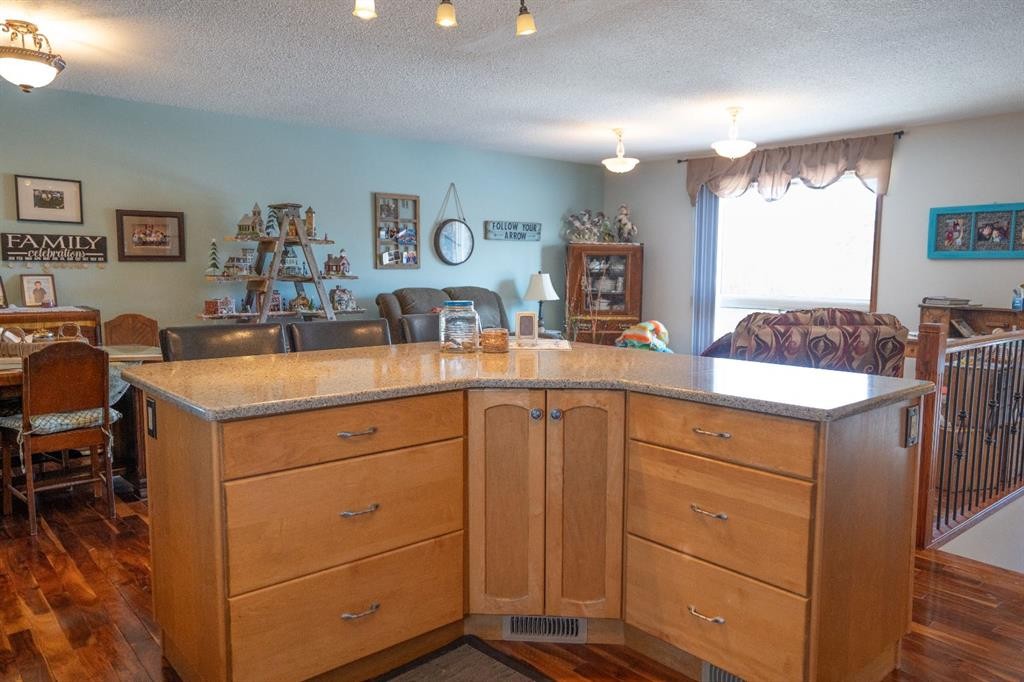 4908 47Th Street, Clive, AB - Indoor Photo Showing Kitchen