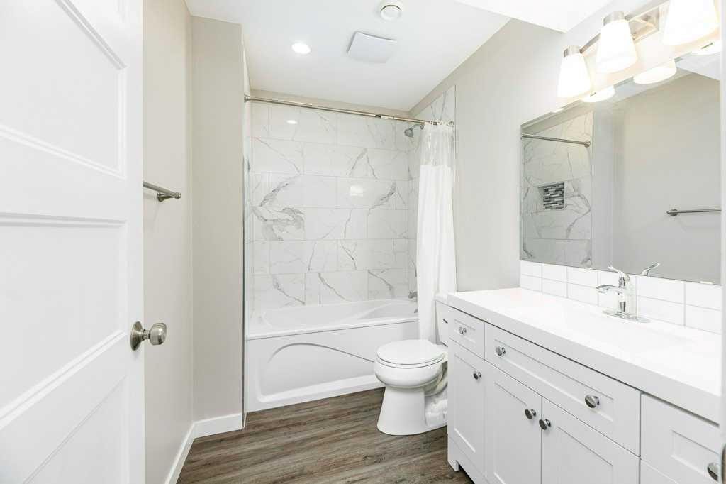 226 Truant Crescent, Red Deer, AB - Indoor Photo Showing Bathroom