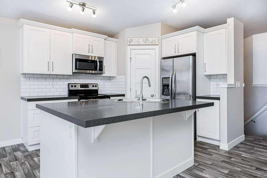 226 Truant Crescent, Red Deer, AB - Indoor Photo Showing Kitchen With Upgraded Kitchen
