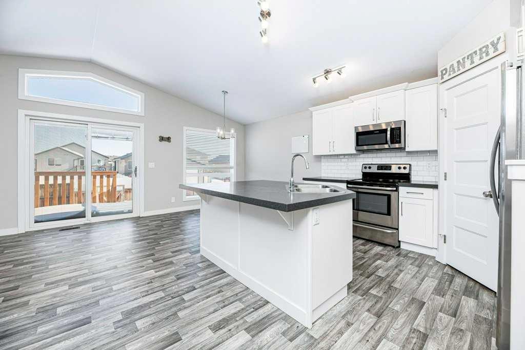 226 Truant Crescent, Red Deer, AB - Indoor Photo Showing Kitchen
