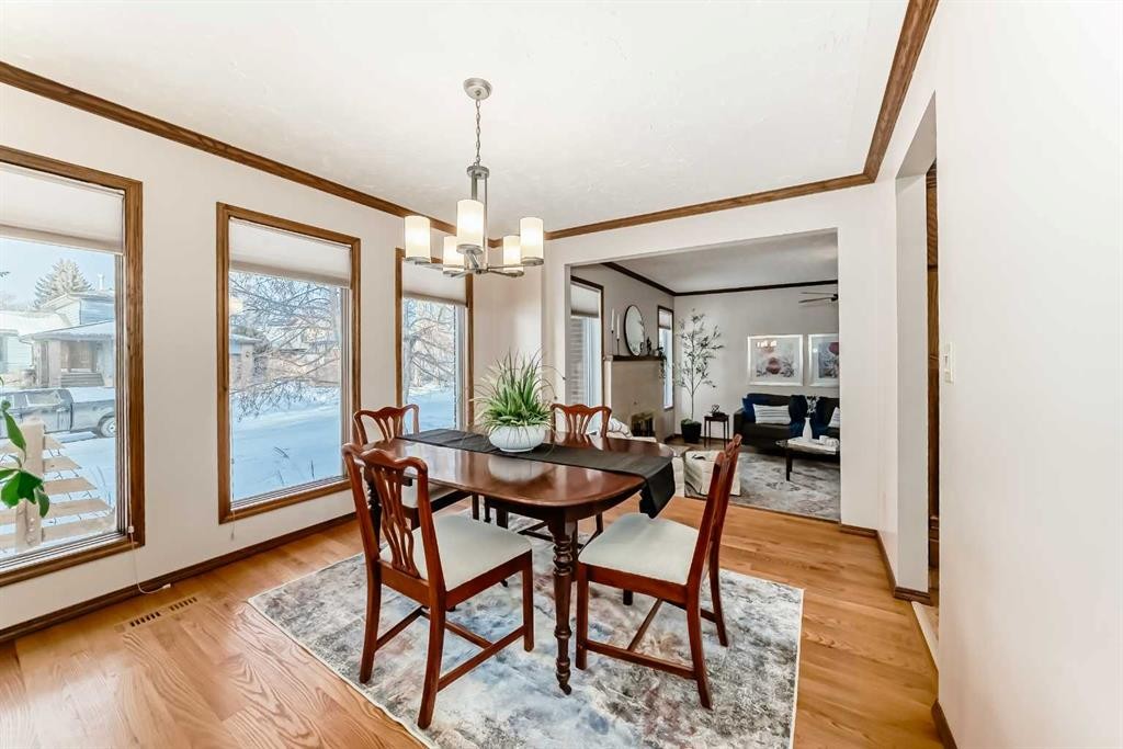 128 Dickenson Crescent, Red Deer, AB - Indoor Photo Showing Dining Room