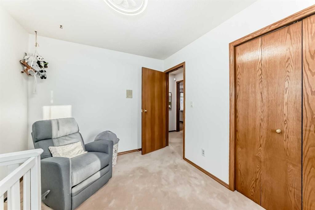 128 Dickenson Crescent, Red Deer, AB - Indoor Photo Showing Other Room