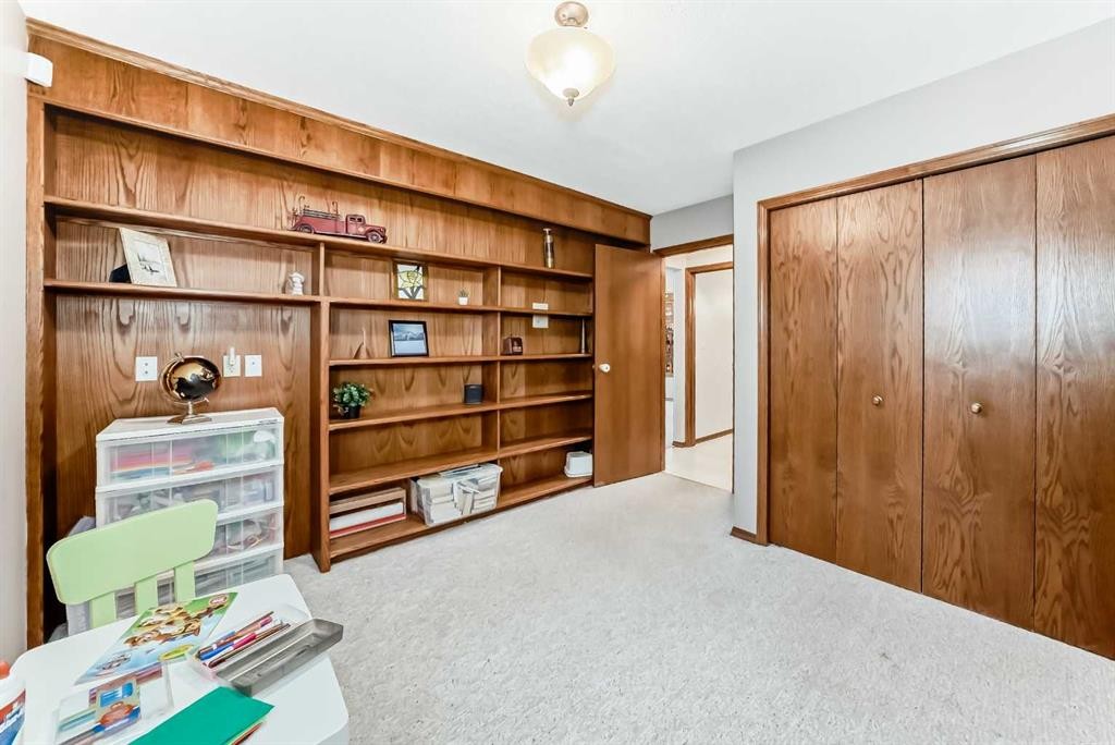 128 Dickenson Crescent, Red Deer, AB - Indoor Photo Showing Other Room