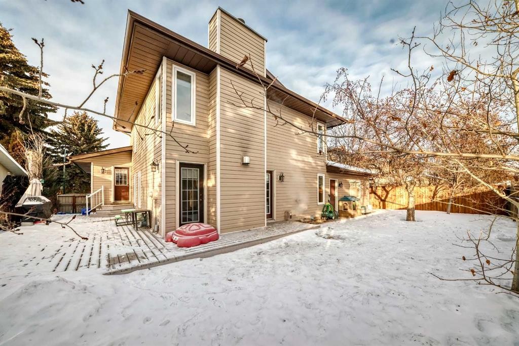 128 Dickenson Crescent, Red Deer, AB - Outdoor