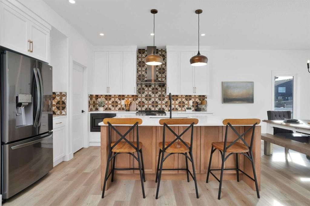 244 Emerald Drive, Red Deer, AB - Indoor Photo Showing Kitchen With Upgraded Kitchen