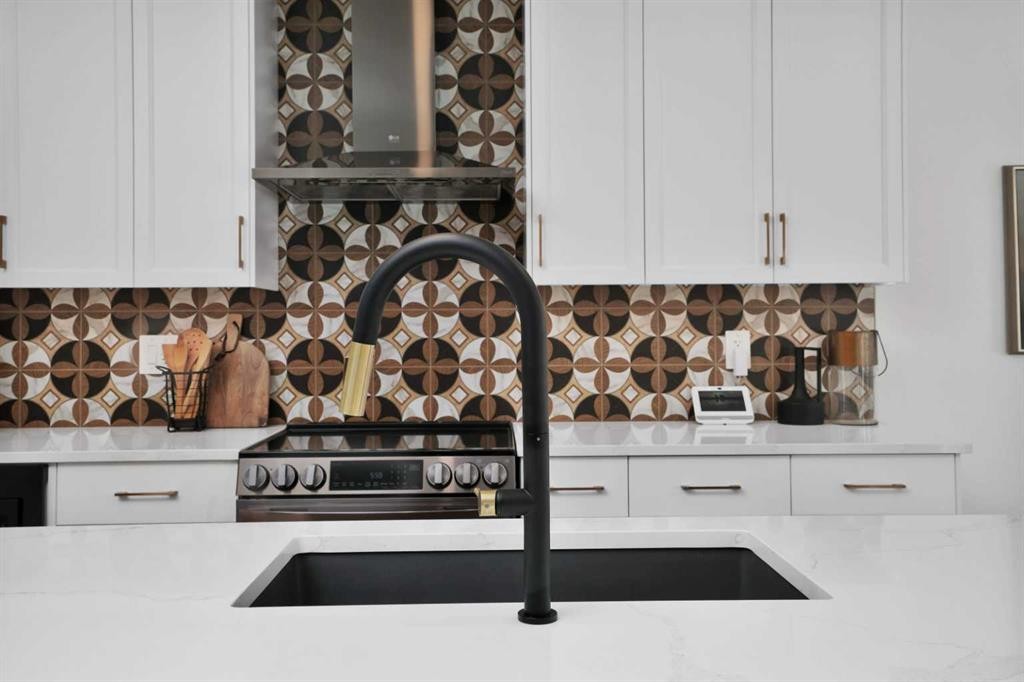 244 Emerald Drive, Red Deer, AB - Indoor Photo Showing Kitchen With Double Sink With Upgraded Kitchen