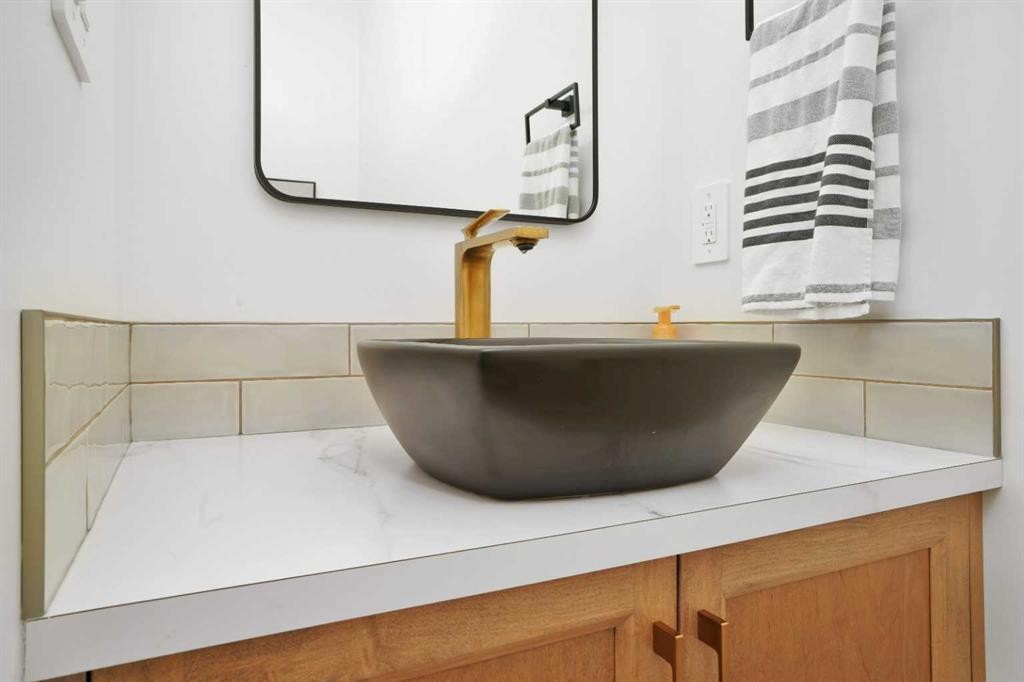 244 Emerald Drive, Red Deer, AB - Indoor Photo Showing Other Room