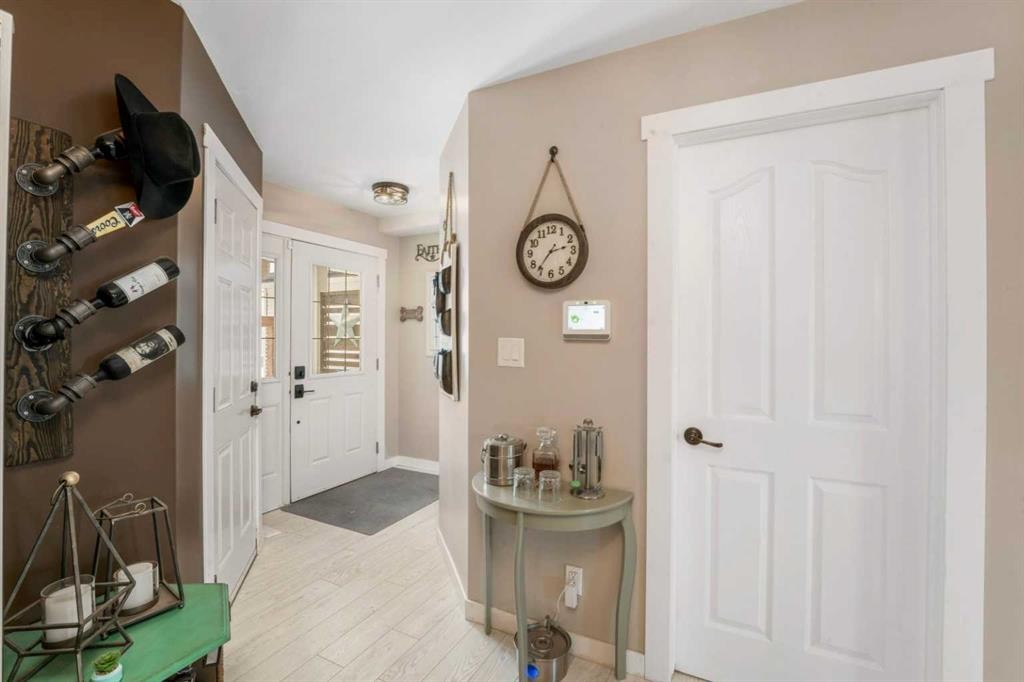 32 Legend Court, Sylvan Lake, AB - Indoor Photo Showing Other Room