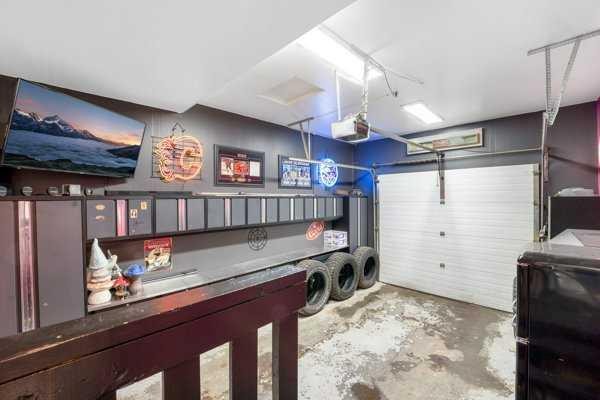 32 Legend Court, Sylvan Lake, AB - Indoor Photo Showing Garage