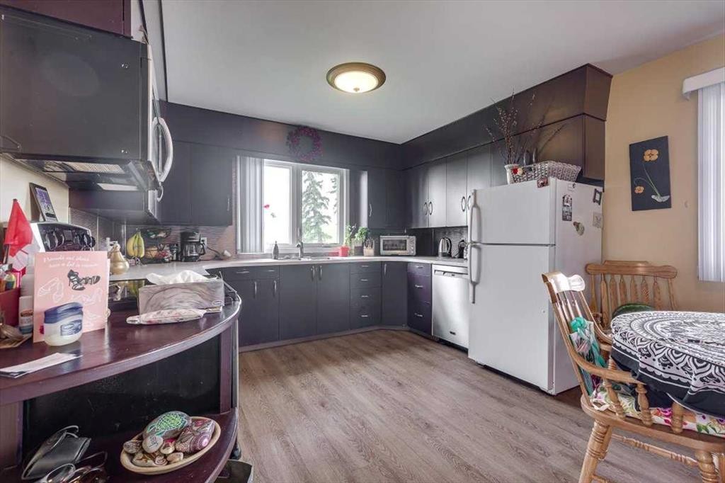 334078 Range Road 241, Rural Kneehill County, AB - Indoor Photo Showing Kitchen