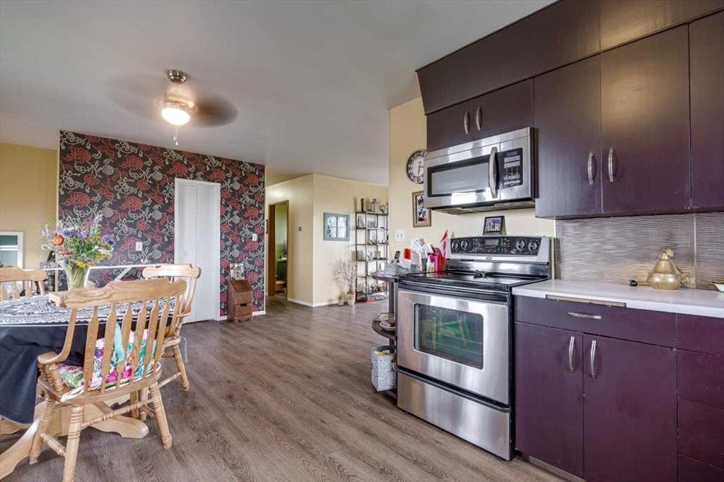 334078 Range Road 241, Rural Kneehill County, AB - Indoor Photo Showing Kitchen