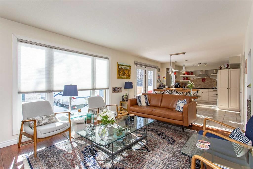 18 Mclevin Crescent, Red Deer, AB - Indoor Photo Showing Living Room