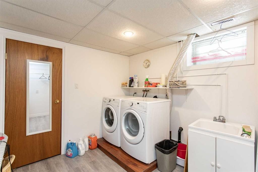 18 Mclevin Crescent, Red Deer, AB - Indoor Photo Showing Laundry Room