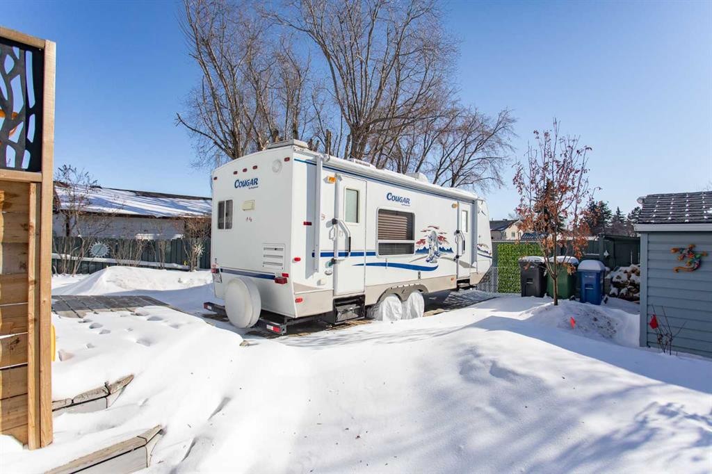 18 Mclevin Crescent, Red Deer, AB - Outdoor